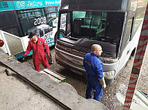 Производство и замена лобового стекла триплекс на автобусе MAN Irizar  в Никополе (Украина). 4