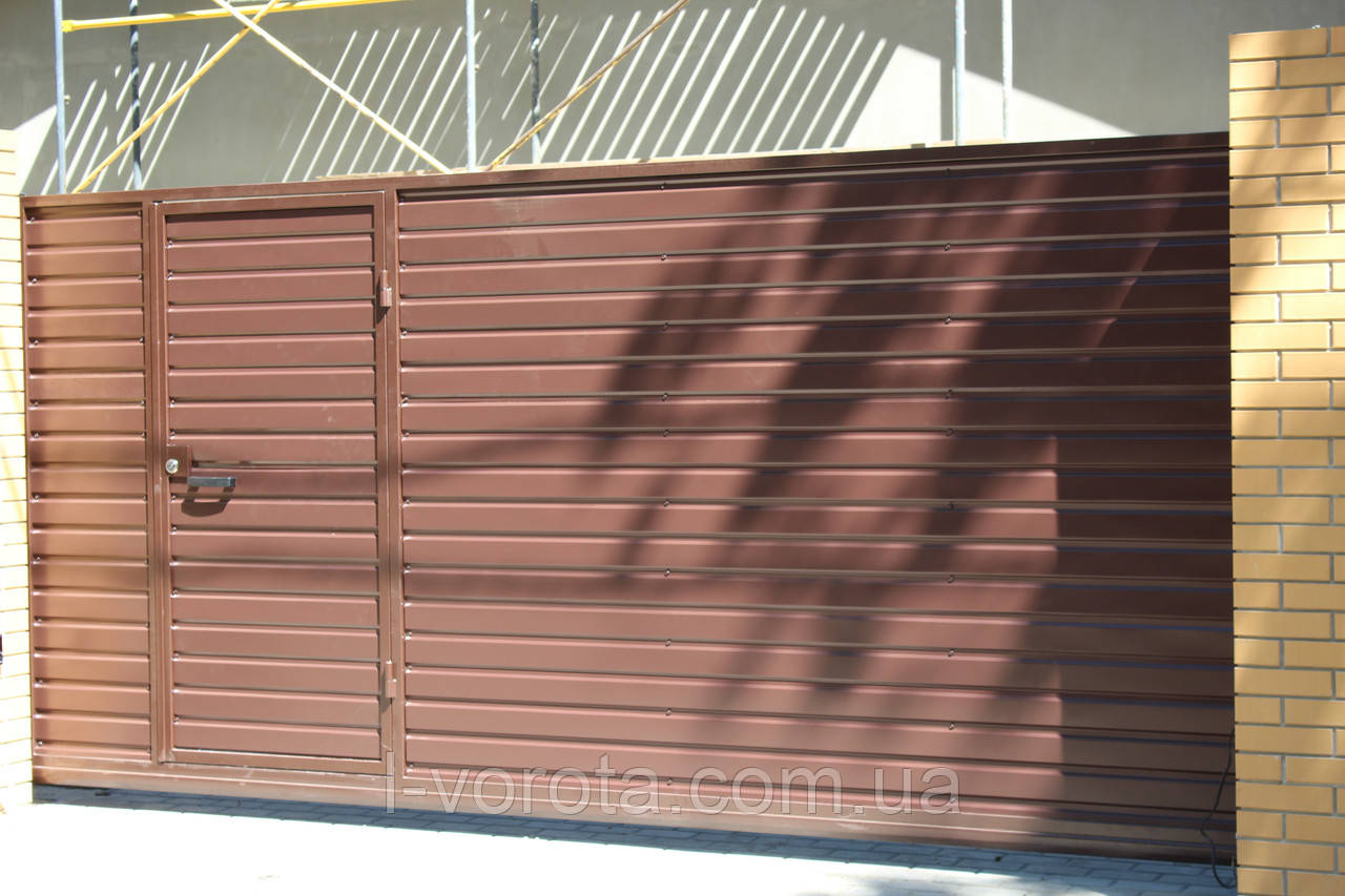 Відкатні ворота з хвірткою (дизайн профлист)