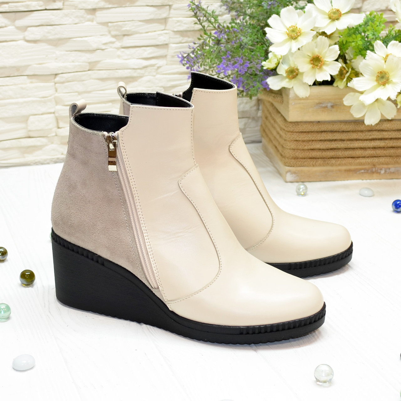 Черевики жіночі на платформі, з натуральної шкіри та замші бежевого кольору, фото 1