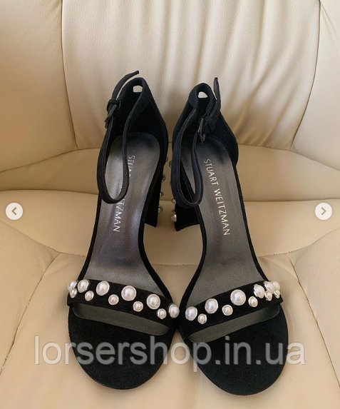 Босоножки женские Stuart Weitzman (Стюарт Вайцман) Morepearls черные замшевые с жемчужинами в наличии - фото 7 - id-p859523554