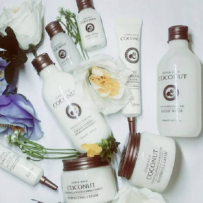 Набори косметики для жінок