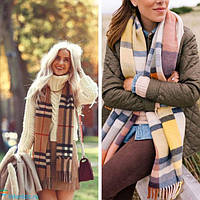 Сумісні ланцюжок і шарф в осінньому жіночому образі?