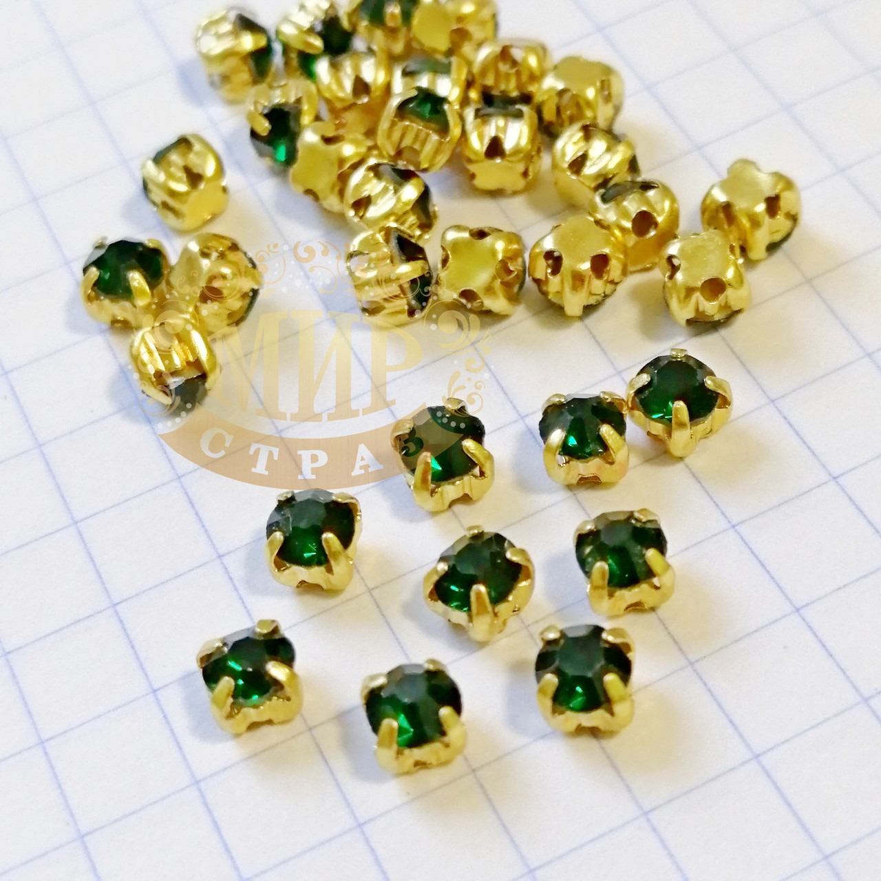 Круглі стрази чатони в золотих цапах, розмір 4 мм, колір Emerald, 1 шт.