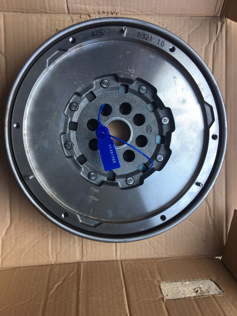 Двухмассовый маховик, демпфер LUK 415032110 CITROEN C-CROSSER/PEUGEOT 4007/MITSUBISHI OUTLANDER 2,2 HDI/DID, фото 1