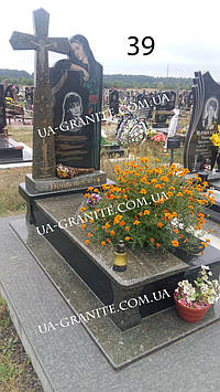 Пам'ятник із зеленим хрестом граніту маславка 1000*2000