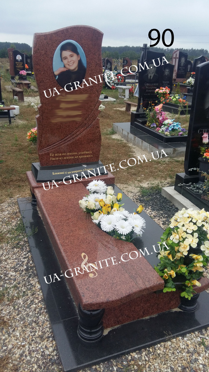 Сучасний пам’ятник для дівчини з червоного та чорного граніту кераміка Солодкий сон 1000*2000