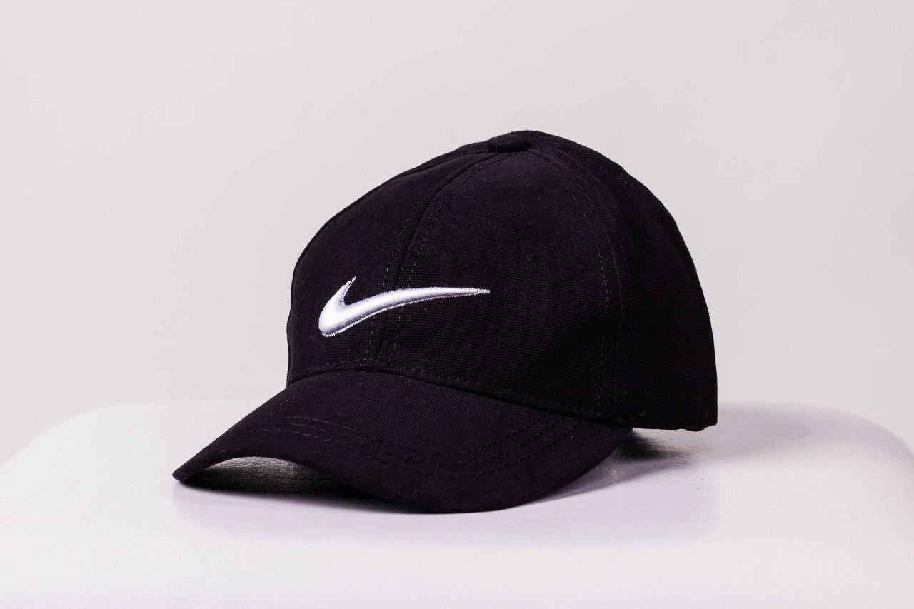 Модна чорна кепка Nike