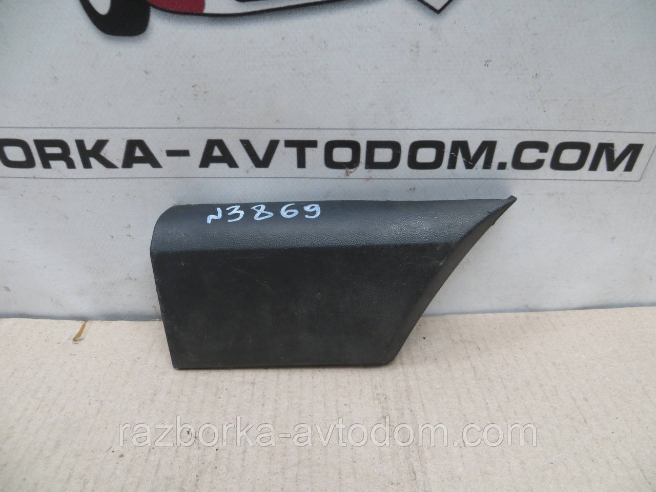 Молдинг накладка пластик крила переднього правого VW Passat B3 (1988-1993) OE:357853518