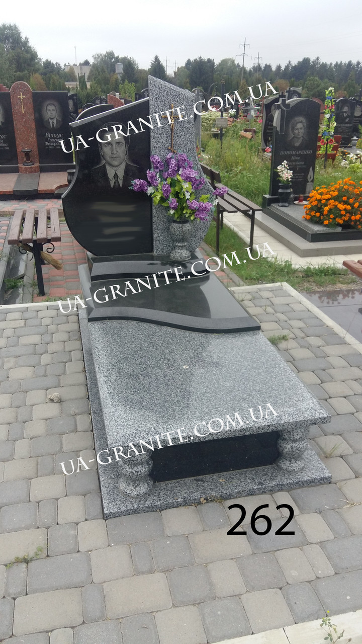 Комплекс пам’ятник із сірого граніту закритий квітник Дух у камені 1000*2000
