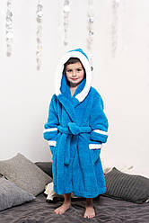 Теплий халат для хлопчика з капюшоном блакитного кольору з матеріалу велсофт