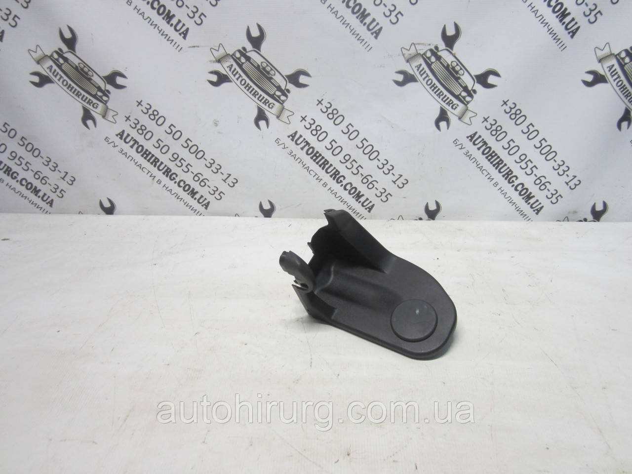 Задня права накладка другого ряду сидінь Toyota land cruiser 200 (71691-60081)