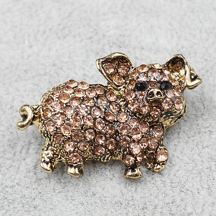 Брошка металева золотиста Свинка в рожевих стразах розмір виробу 35х22 мм, фото 1