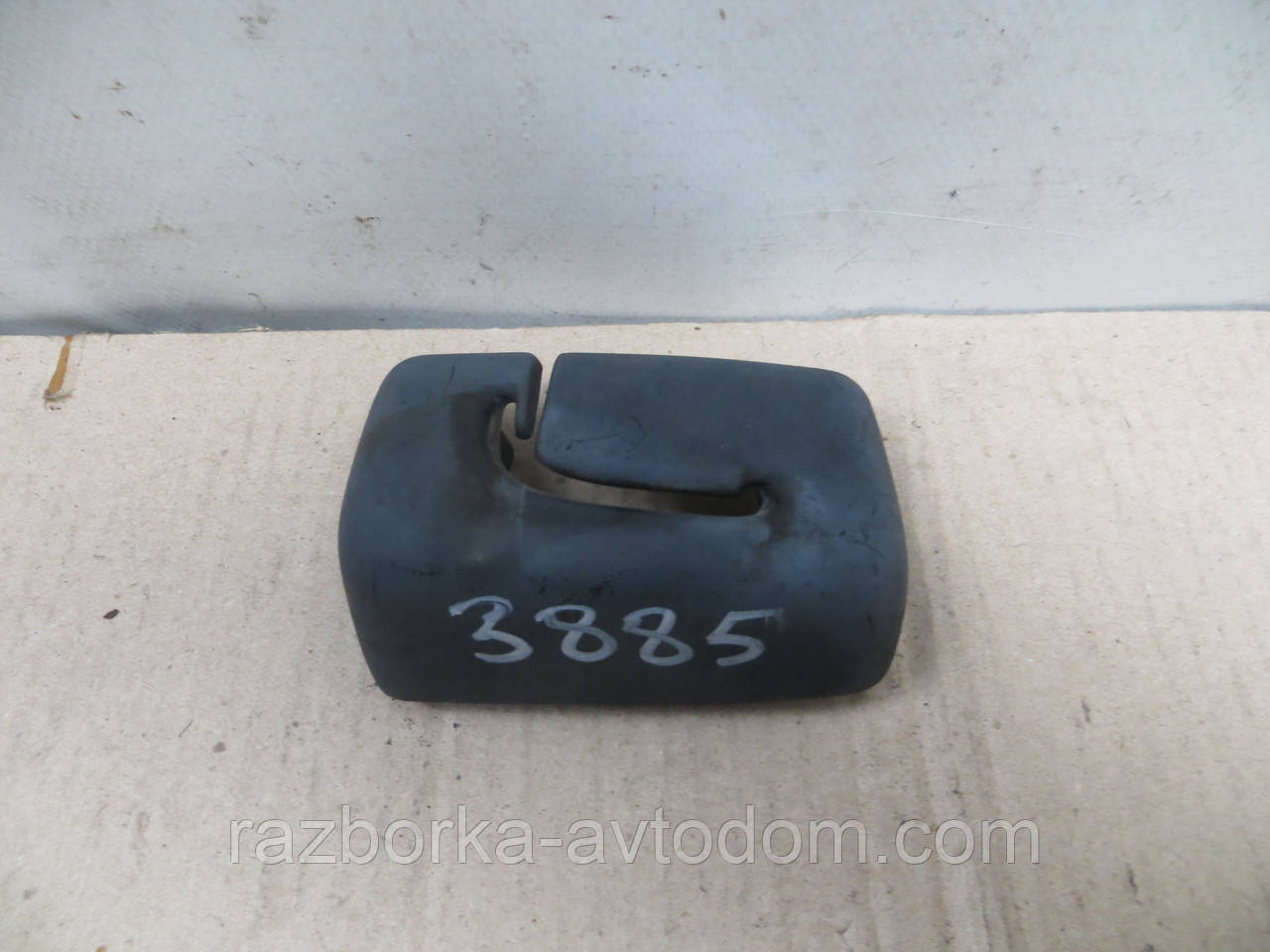 Кожух напрямна облицювання ременя безпеки права VW Passat B3 / B4 (1988-1996) OE:357857829