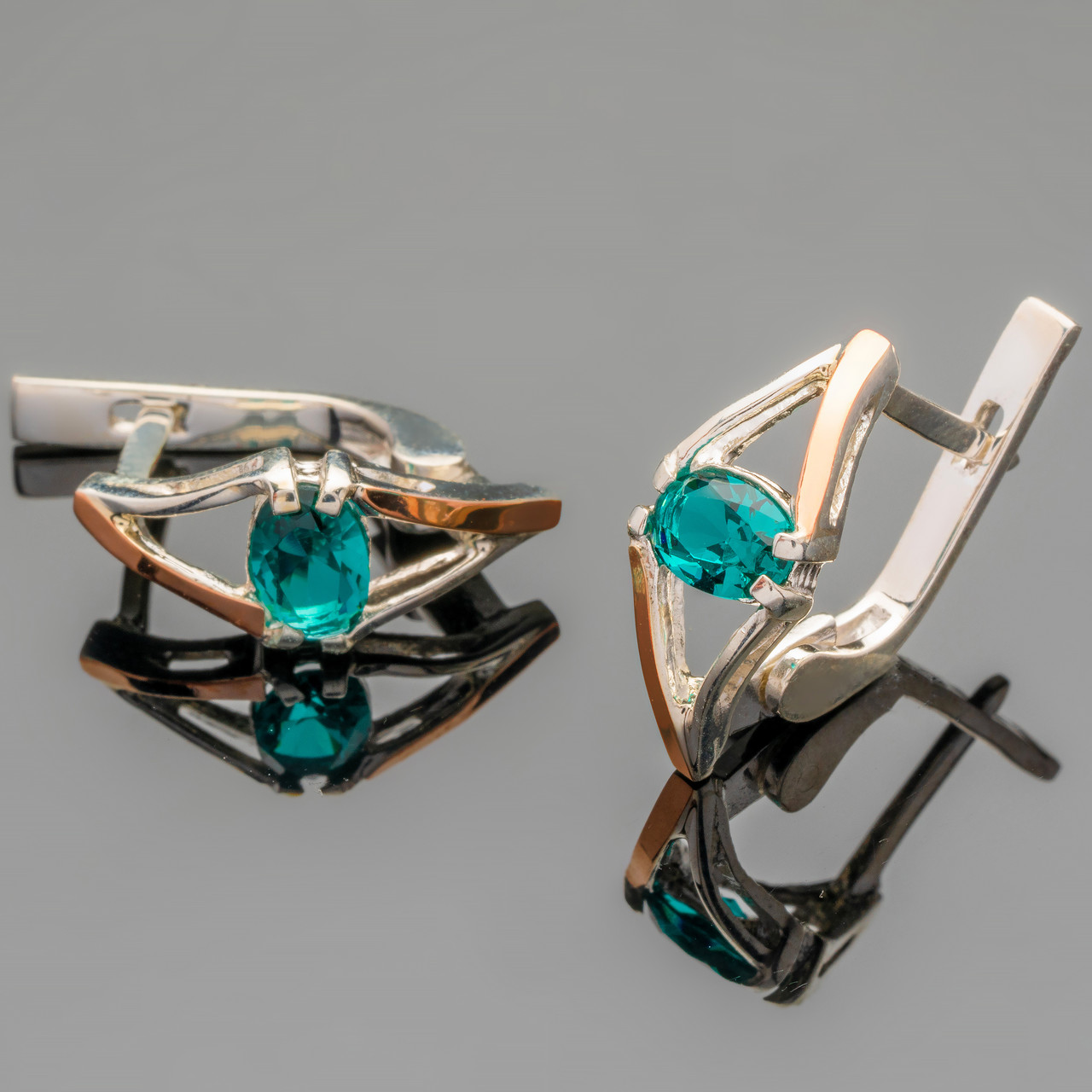 Серебряные серьги 925 пробы с золотыми вставками арт. 373с