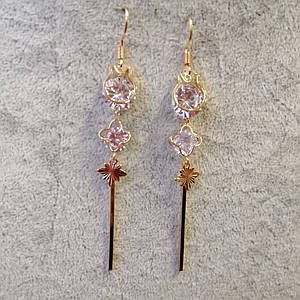 Сережки жіночі застібка петля золотистого кольору довгі висувки зайчики зі стразами розмір 8 см