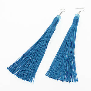 Сережки пензля жіночі застібка петля сріблястого кольору довгі об'ємні синьо-блакитний із намистинами довжина 15 см