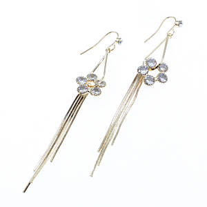 Сережки жіночі застібка петля золотистого кольору довгі висувки з квіточками з кристалами розмір 8 см