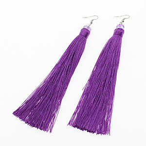 Сережки пензлика жіночі застібка петля сріблястого кольору довгі об'ємні пурпуровий колір із намистинами довжина 15 см