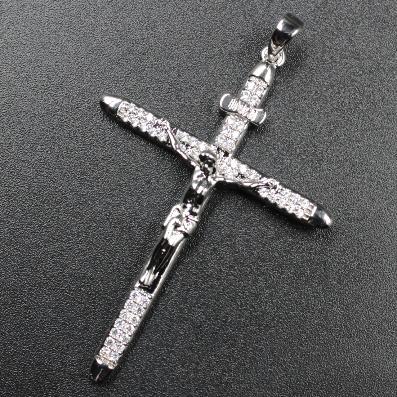 Хрестик сріблястого кольору фірми Xuping з розп'яттям із білими стразами медичний золото розмір 40х26 мм