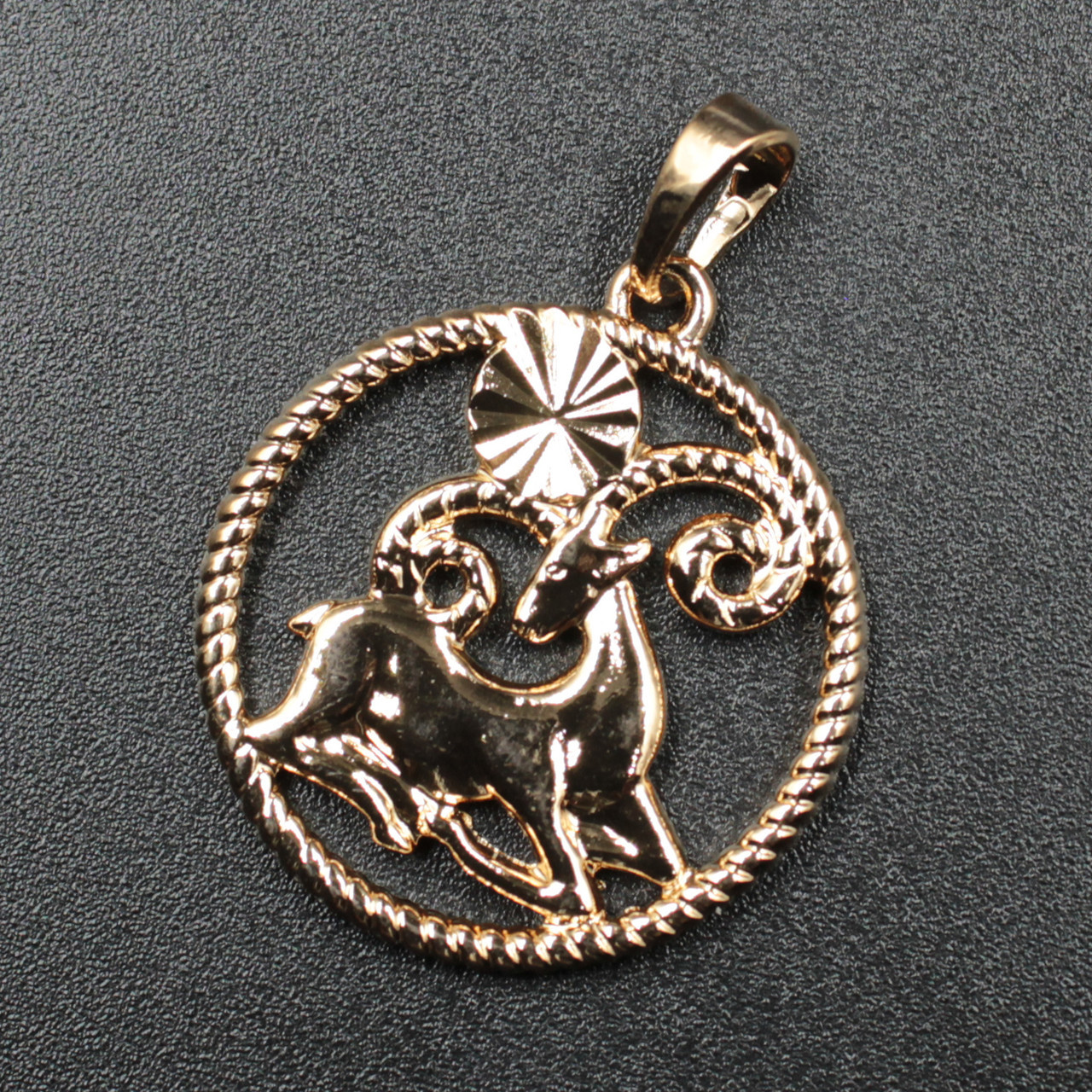 Кулон жіночий знак зодіаку козирок золото фірми Xuping Jewelry медичне золото діаметр 20 мм.