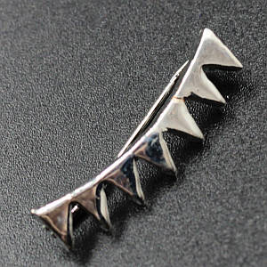 Сережки кафи сріблястого кольору 7 зубчиків біжутерія розмір 2.5 см