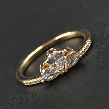 Колечко золотистое тонкое фактурное Xuping Jewelry с лепесточками в стразах медицинское золото 18K, фото 1