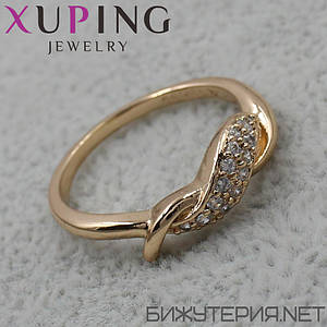 Кольцо золотистое тонкое Xuping Jewelry медицинское золото с белыми кристаллами 18K