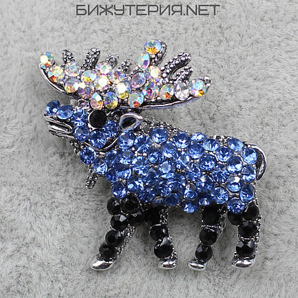 Брошка металева на сріблястій основі лось з різнобарвними стразами, що переливаються, розмір виробу 33х30 мм, фото 1