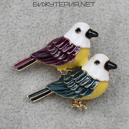 Брошка металева на золотистій основі пташки покрита кольоровою емаллю розмір виробу 32х32 мм, фото 1
