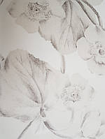 Обои флизелиновые Khroma Kent KEN301 крупные цветы молочные бежевые серебристые на белом фоне
