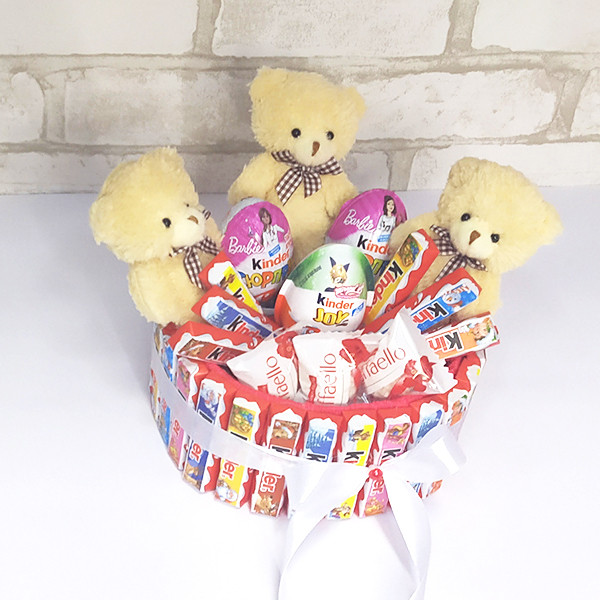Букет із цукерок Тортик Кіндер і ведмедики