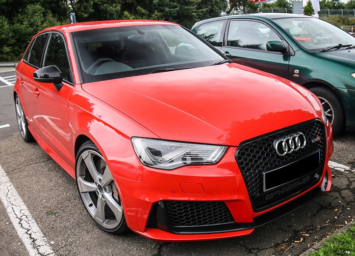 Решітка радіатора Audi A3 8 V (12-16) стиль RS3 ( чорна + quattro)