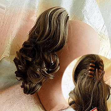 Хвіст шиньон кучерявий на крабі русий  6871-10