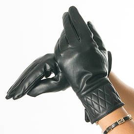 Оптом жіночі рукавички з екошкіри на плюше з геометричним візерунком № 19-23-1/5