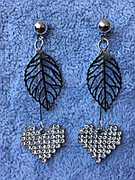Серьги женские гвоздики пуссеты серебристо-чёрного цвета Ван Клиф с сердечками с кристаллами размер 6 cм
