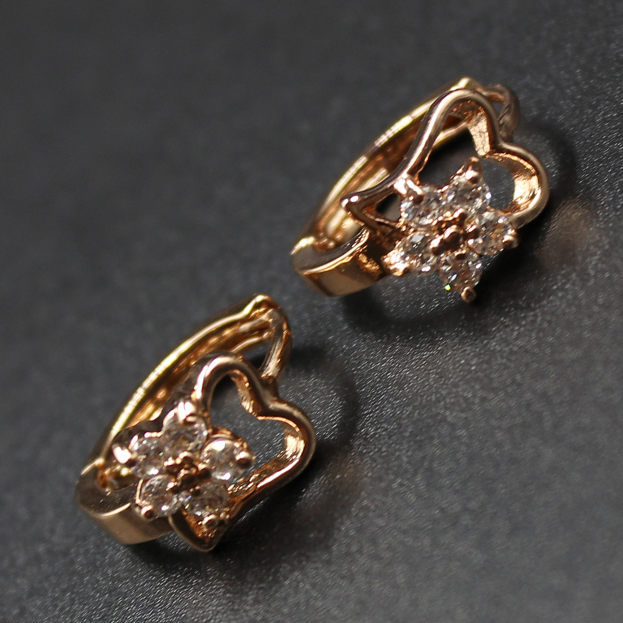 Сережки застібка-кольцо жіночі золотистого кольору Xuping Jewelry сердятко з квіточком з камушками 24K