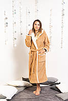 Теплый махровый халат для женщин с капюшоном бежевого цвета из материала велсофт