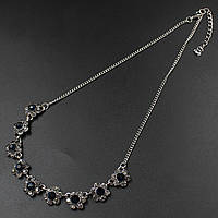 Ожерелье серебристого цвета с хрустальными тёмно серыми и синими камнями цветочки длина 52 см