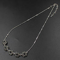 Ожерелье серебристого цвета с хрустальными белыми и синими стразами цветочки застёжка карабин длина 52 см