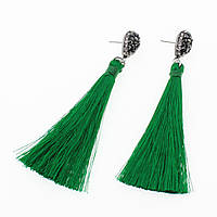 Серьги кисти женские гвоздики серебристого цвета длинные объёмные зелёного цвета со стразами длина 8 см