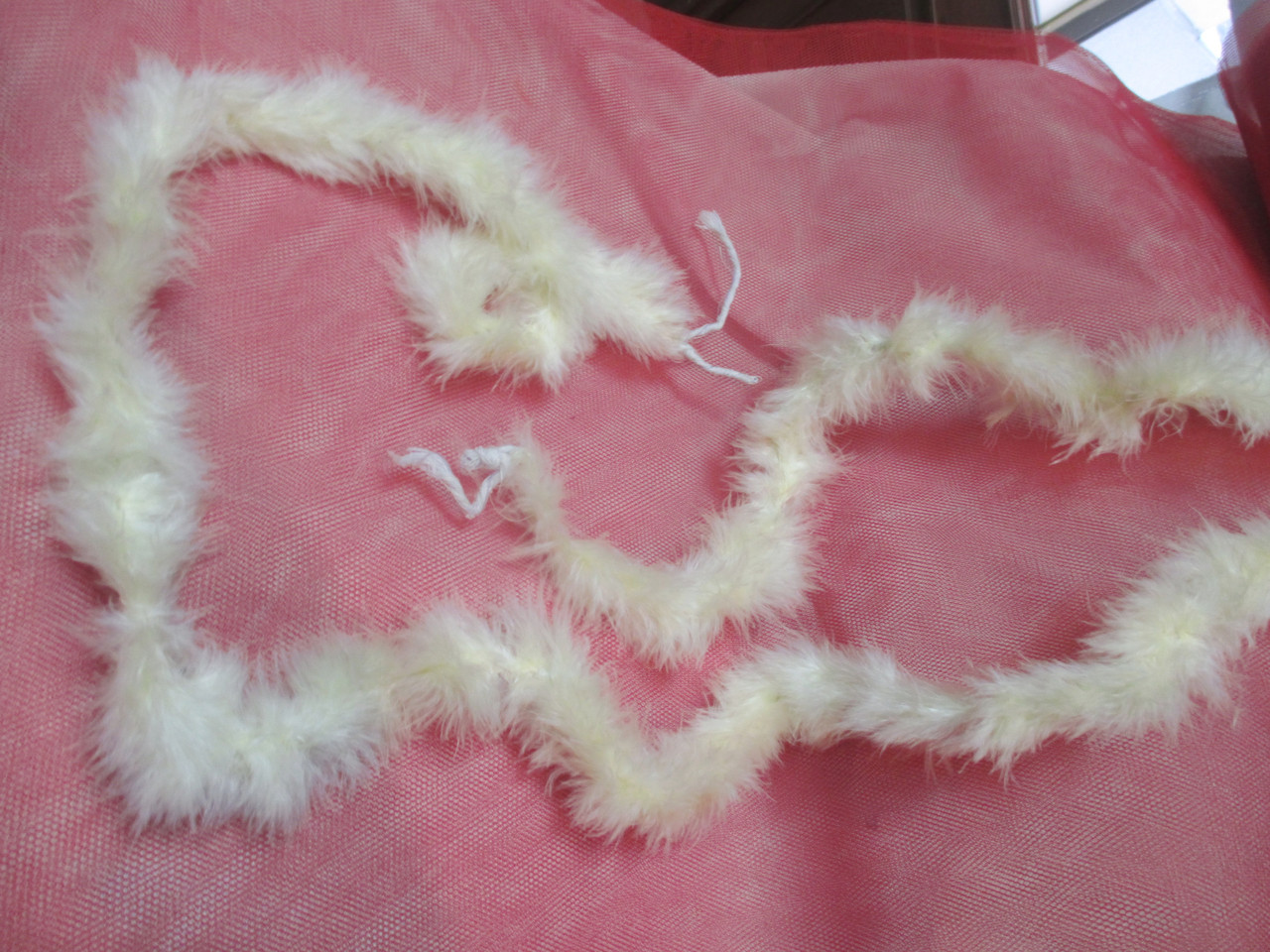 Пух на тасьмі 1,8 м 14 грам крем