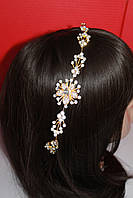 Шикарна золота гілочка з білими каменями гірський кришталь для зачіски на весілля та випускний