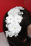 Нежная веточка с цветами белыми жемчужинами для свадебной прически