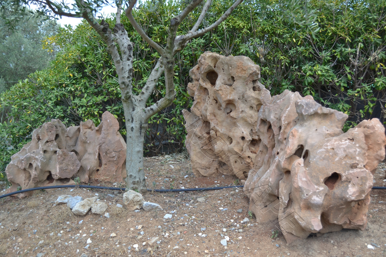 Великі Моноліти з твердої вулканічної породи "Diver Stone" KLVIV