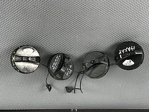 Кришка горловини бака лючок Mitsubishi Pajero 3 4 2000-2019