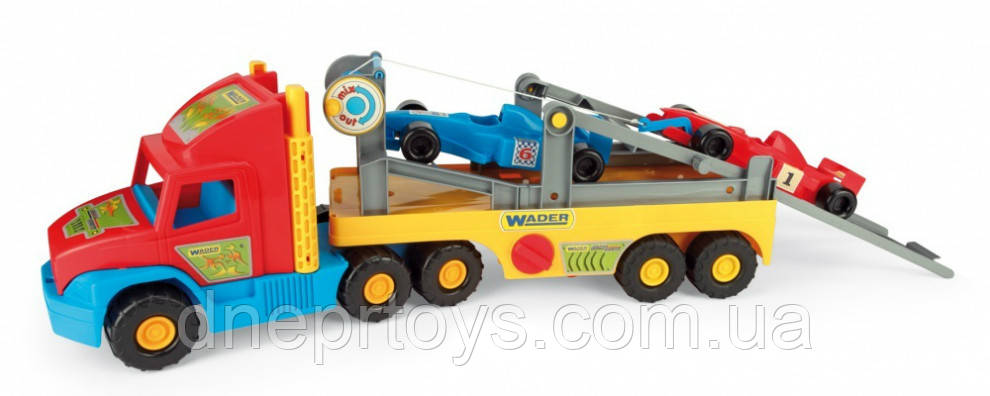 Машина «Middle truck» (евакуатор з двома болідами Формула-1)