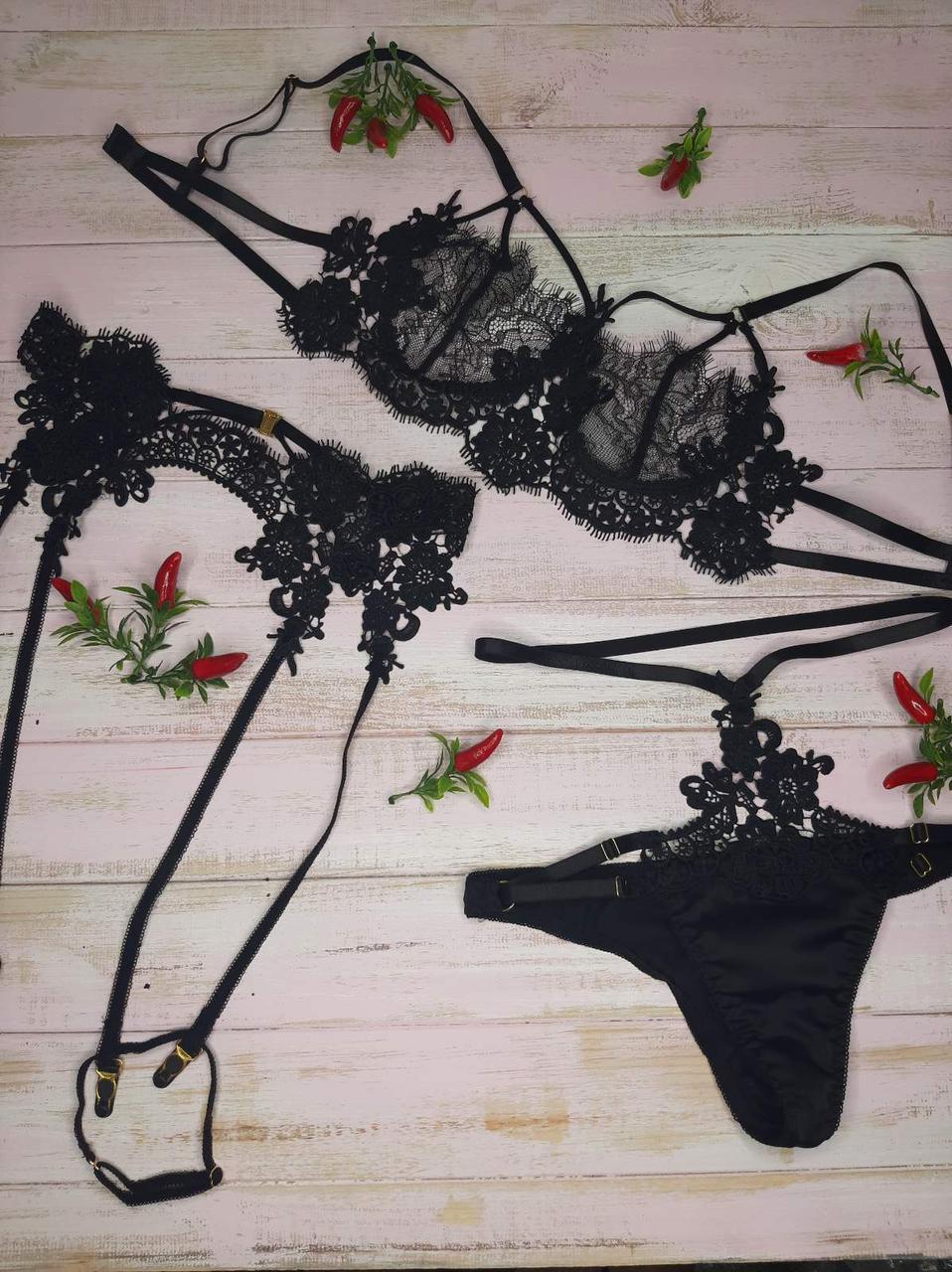 Комплект жіночої спідньої білизни мереживної