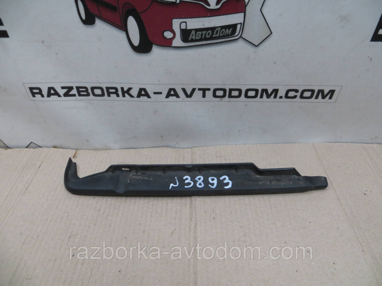 Вії накладка під фару ліву VW Passat B2 (1980-1988) OE:321853655D