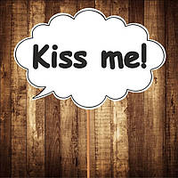 Табличка "Kiss me" <unk> Розмір 30х20 см