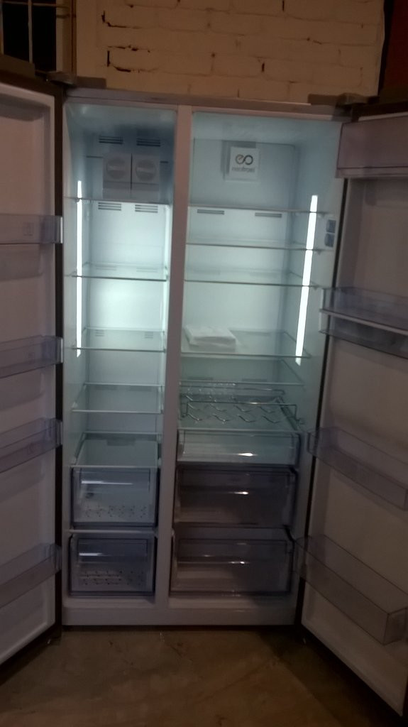 Side-by-side холодильник BEKO GN163220S